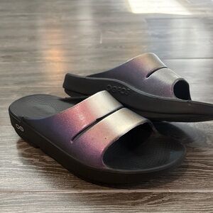 OOFOS Iridescent Purple-Black OOahh Lux  Slide